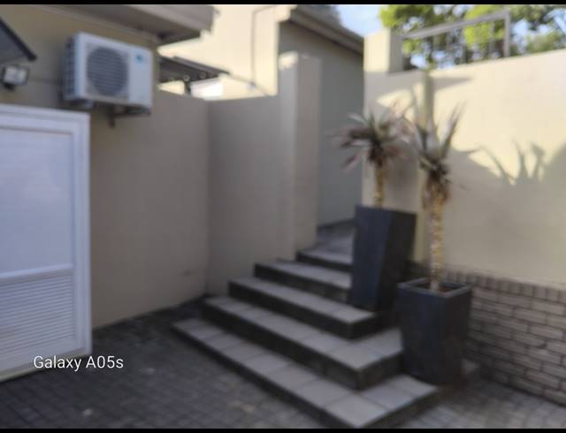 57M² BUSINESS TO LET IN BRYANSTON
